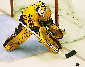 Noora Räty deflects a shot in the second period of the 2013 NCAA Women's Frozen Four Championship game at Ridder Arena in Minneapolis on March 24, 2013. (Ryan Coleman/Ryan Coleman, USCHO.com)
