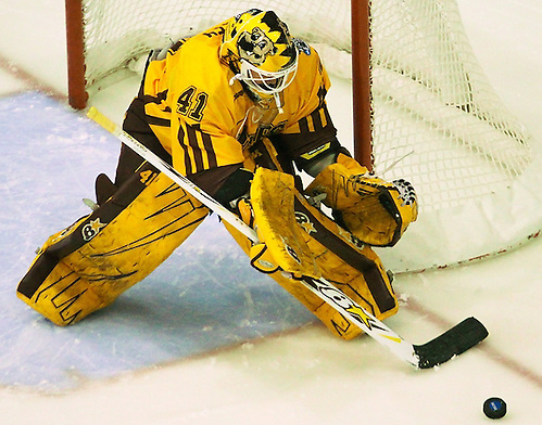 Noora Räty deflects a shot in the second period of the 2013 NCAA Women's Frozen Four Championship game at Ridder Arena in Minneapolis on March 24, 2013. (Ryan Coleman/Ryan Coleman, USCHO.com)