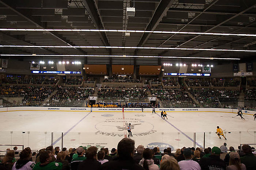 27 Mar 15: The St. Cloud State University Huskies play against the Michigan Technological University Huskies in a West Regional semifinal matchup at Scheels Arena in Fargo, ND. (Jim Rosvold)