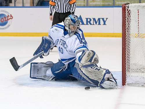 Shane Starrett (40 - Air Force) makes a second period save (2017 Omar Phillips)