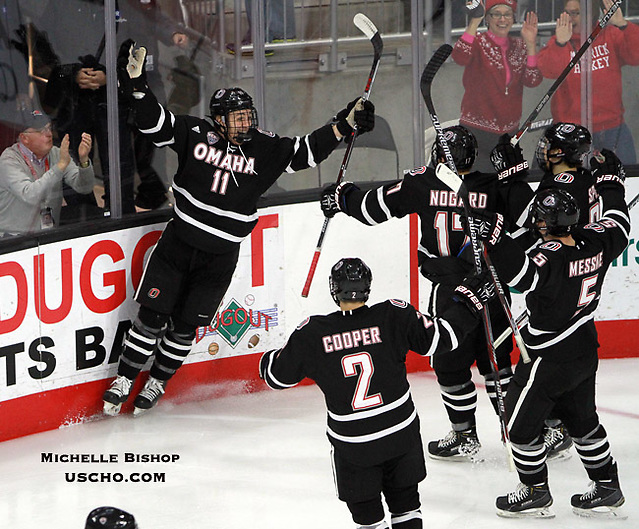 Omaha celebrates Mason Morelli's (11) goal during the second period. Omaha beat Western Michigan 6-3 Saturday night at Baxter Arena. (Photo by Michelle Bishop) (Michelle Bishop)