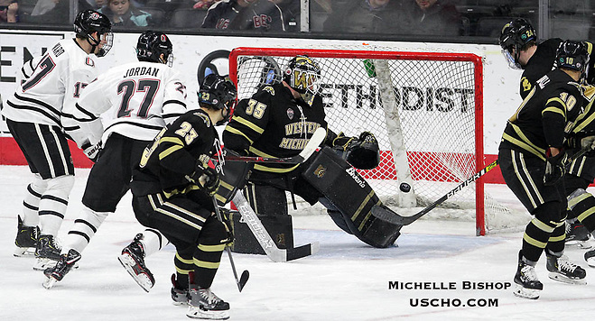 Omaha's Taylor Ward (17) scores during the second period. Western Michigan beat Nebraska-Omaha 4-3 Friday night at Baxter Arena. (Photo by Michelle Bishop) (Michelle Bishop)