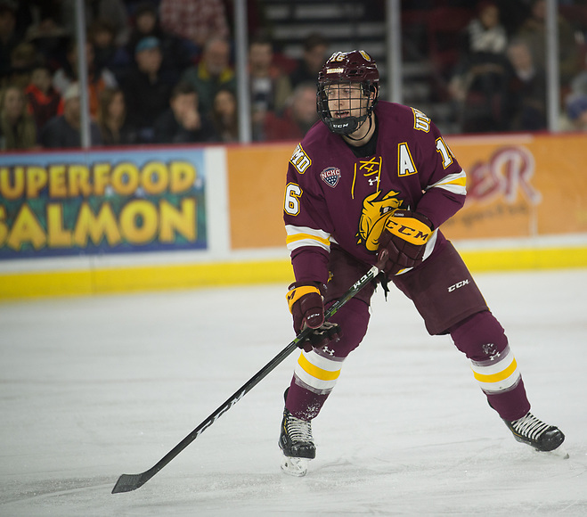 Billy Exell of Minnesota Duluth. Minnesota Duluth at Denver at Magness Arena, November 17, 2018. (Candace Horgan)