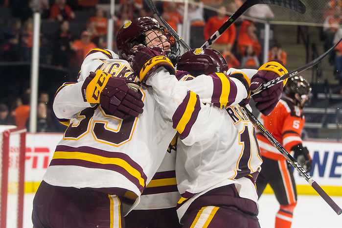 UMD players celebrate a late third period goal (2019 Omar Phillips)
