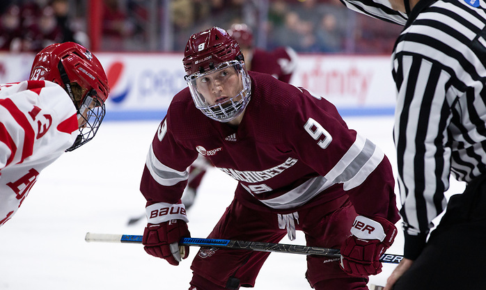 BOSTON, MA - NOVEMBER 15: John Leonard #9 of the Massachusetts Minutemen. The Massachusetts Minutemen play against the Boston University Terriers during NCAA men's hockey at the Agganis Arena on November 15, 2019 in Boston, Massachusetts. The Terriers won 4-3. (Photo by Rich Gagnon/USCHO) (Richard T Gagnon)