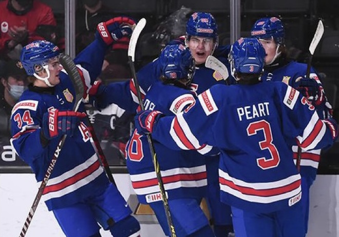 Team USA celebrates Matthew Knies' first-period goal (photo: Images On Ice/USA Hockey).