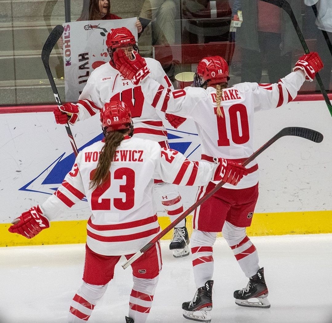 division-i-women-s-hockey-1-wisconsin-opens-the-year-with-5-2-win